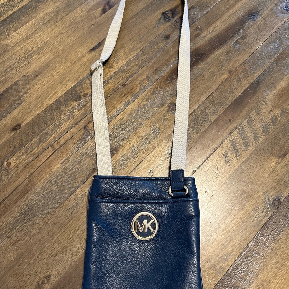 Michael Kors navy crossbody small bag.